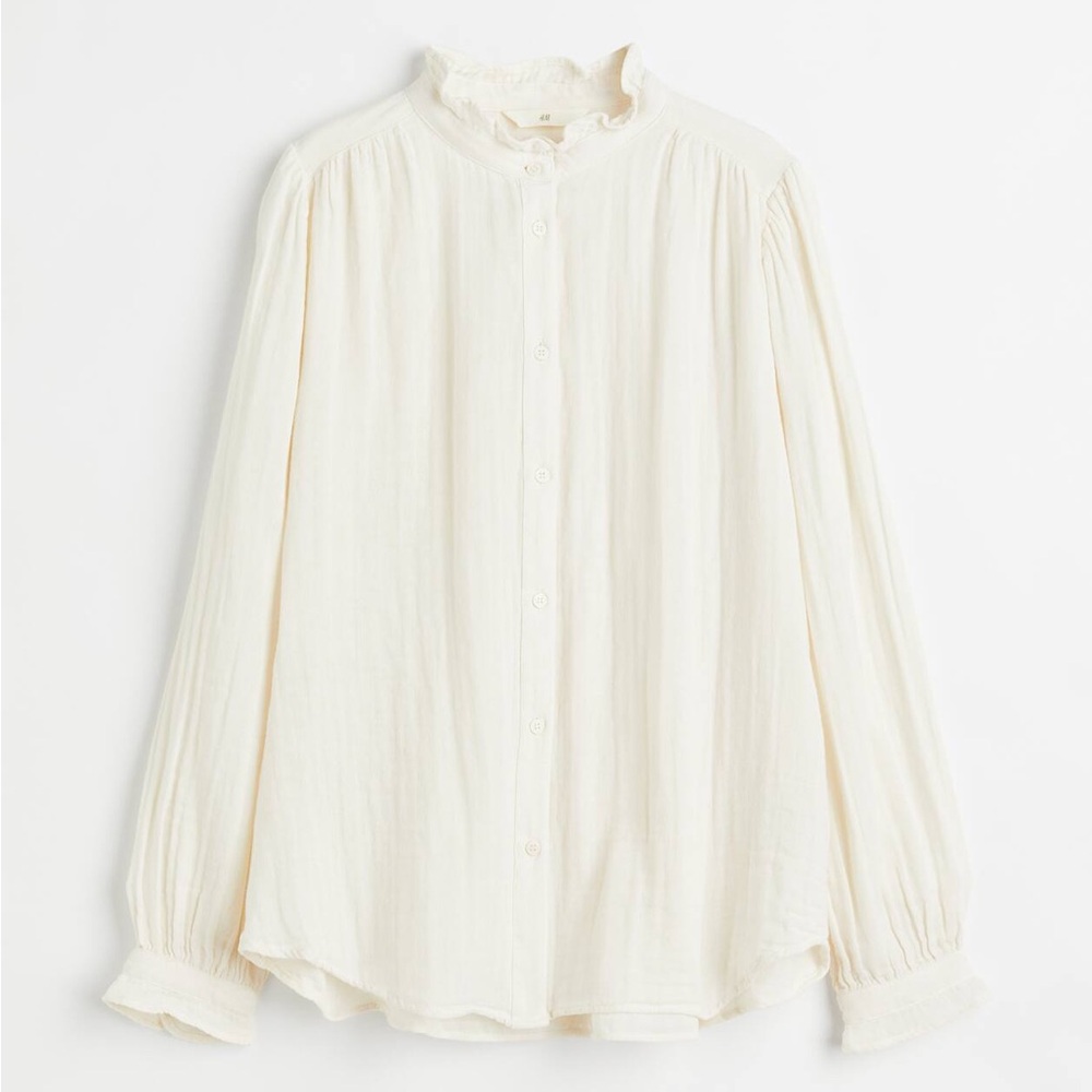 NWOT- H & M COTTON MUSLIN BLOUSE- CREAM COLOR